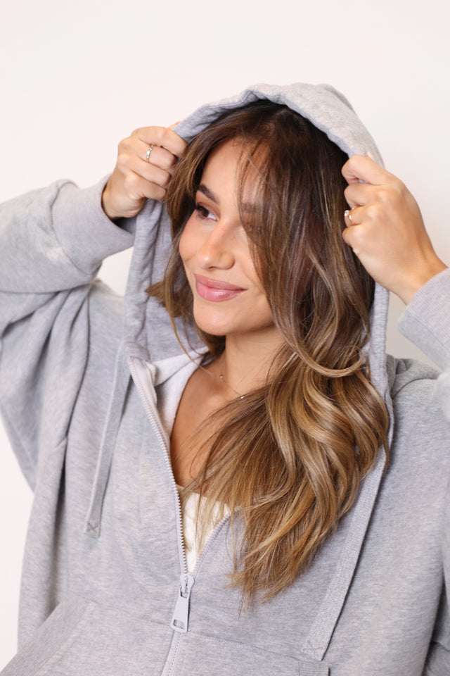 duks-sa-kapuljacom-sivi