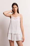 spavacica-bela-majica-sorts