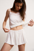 spavacica-bela-majica-sorts