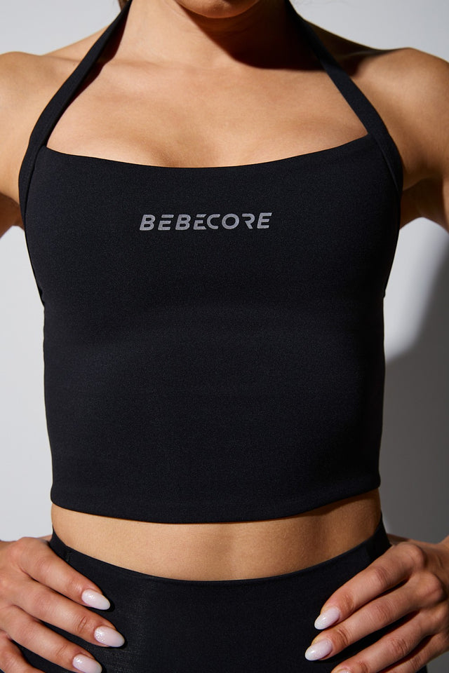 sportski-crop-tank-top-crni